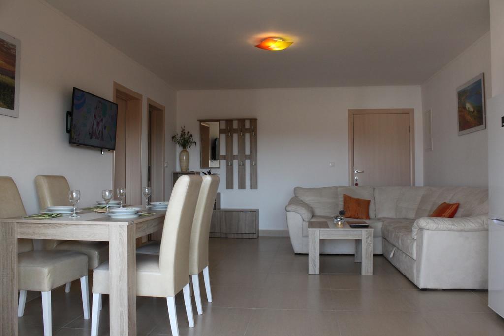 Apartments Bellator Šilo Екстериор снимка