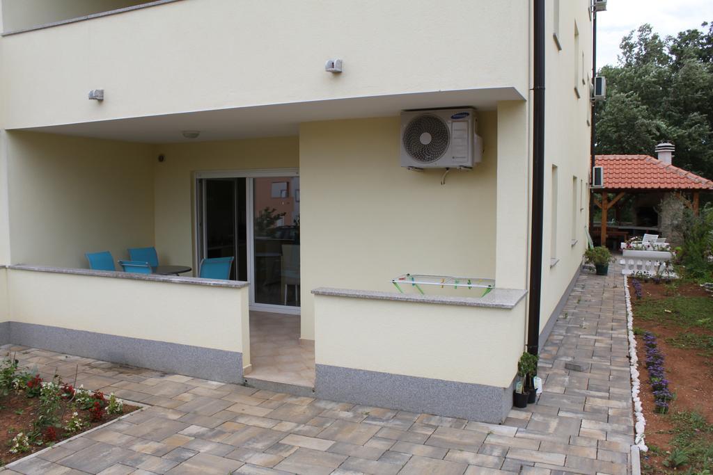 Apartments Bellator Šilo Екстериор снимка